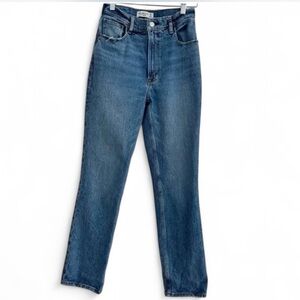 Abercrombie & Fitch The '90s Straight Ultra High 
Rise